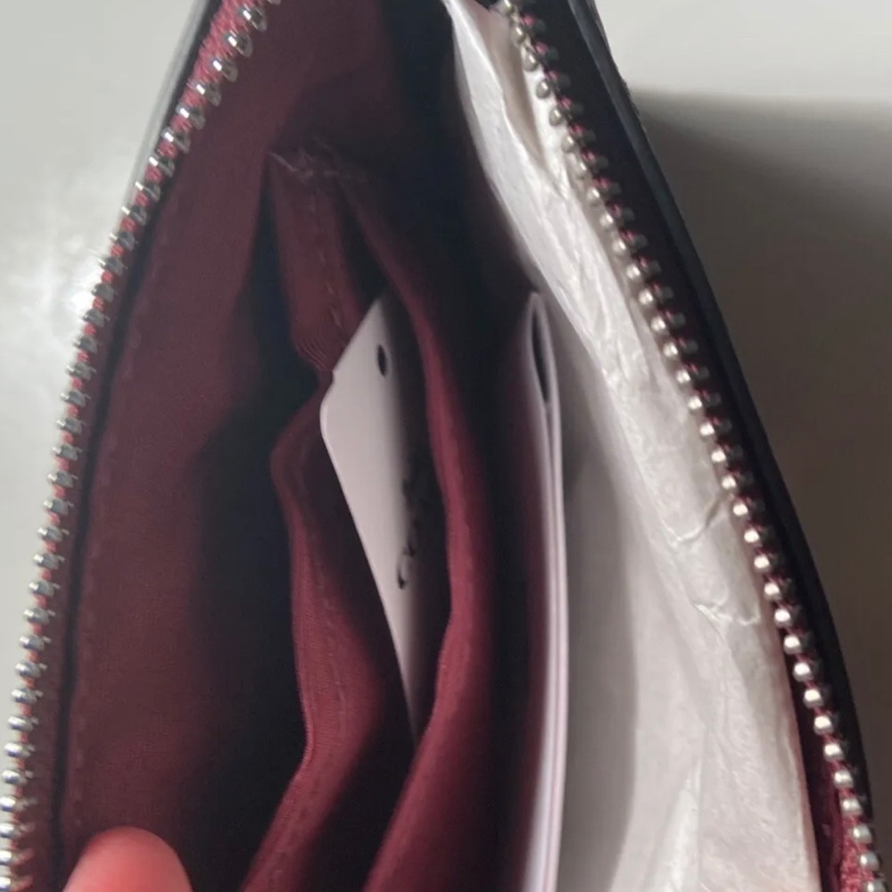 NWT COACH F80214 CORNER ZIP WRISTLET IN SIGNATURE LEATHER - WINE - Picture 3 of 4
